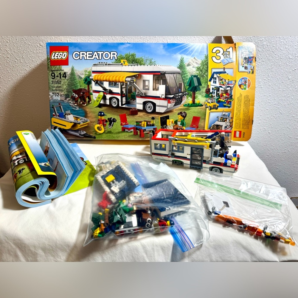 LEGO 31052 Creator Vacation Getaways. 3 in 1 — RV, Boat, house. retired set. - Picture 4 of 10